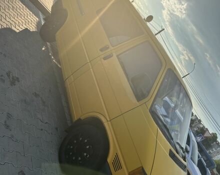 Желтый Фольксваген Transporter, объемом двигателя 1.9 л и пробегом 320 тыс. км за 225000 $, фото 2 на Automoto.ua