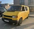 Желтый Фольксваген Transporter, объемом двигателя 1.9 л и пробегом 320 тыс. км за 225000 $, фото 1 на Automoto.ua