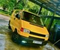 Желтый Фольксваген Transporter, объемом двигателя 1.9 л и пробегом 320 тыс. км за 225000 $, фото 5 на Automoto.ua