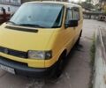 Желтый Фольксваген Transporter, объемом двигателя 2.5 л и пробегом 450 тыс. км за 5000 $, фото 1 на Automoto.ua