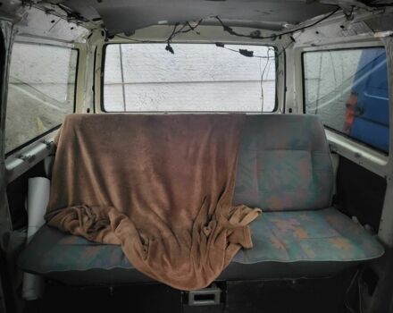 Желтый Фольксваген Transporter, объемом двигателя 2.5 л и пробегом 445 тыс. км за 5500 $, фото 8 на Automoto.ua