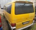 Желтый Фольксваген Transporter, объемом двигателя 2.5 л и пробегом 445 тыс. км за 5500 $, фото 4 на Automoto.ua