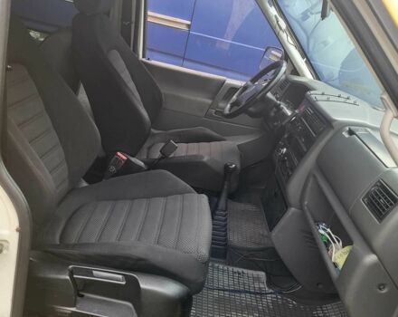 Желтый Фольксваген Transporter, объемом двигателя 2.5 л и пробегом 445 тыс. км за 5500 $, фото 6 на Automoto.ua