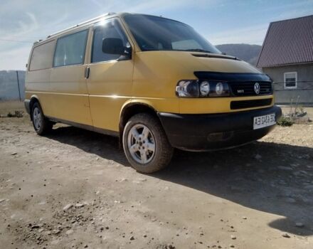 Желтый Фольксваген Transporter, объемом двигателя 2.5 л и пробегом 400 тыс. км за 5800 $, фото 1 на Automoto.ua