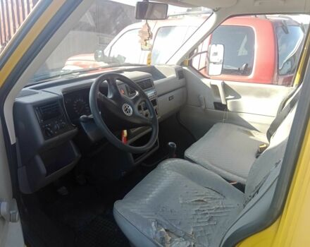 Желтый Фольксваген Transporter, объемом двигателя 2.5 л и пробегом 400 тыс. км за 4328 $, фото 3 на Automoto.ua