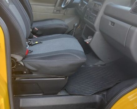 Желтый Фольксваген Transporter, объемом двигателя 2.5 л и пробегом 380 тыс. км за 7000 $, фото 3 на Automoto.ua