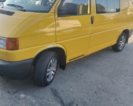 Желтый Фольксваген Transporter, объемом двигателя 2.5 л и пробегом 380 тыс. км за 7000 $, фото 1 на Automoto.ua