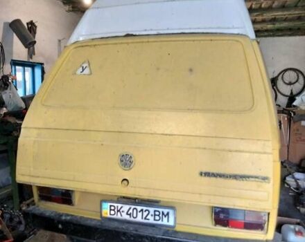 Желтый Фольксваген Transporter, объемом двигателя 1.6 л и пробегом 500 тыс. км за 700 $, фото 1 на Automoto.ua