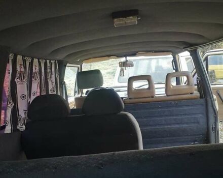 Желтый Фольксваген Transporter, объемом двигателя 1.9 л и пробегом 300 тыс. км за 2100 $, фото 9 на Automoto.ua