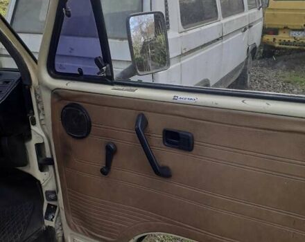 Желтый Фольксваген Transporter, объемом двигателя 1.9 л и пробегом 300 тыс. км за 2100 $, фото 7 на Automoto.ua