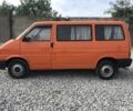 Желтый Фольксваген Transporter, объемом двигателя 2.4 л и пробегом 370 тыс. км за 8500 $, фото 2 на Automoto.ua