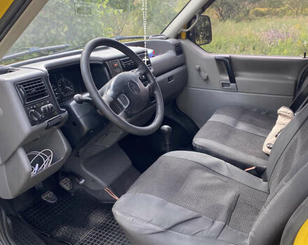 Жовтий Фольксваген Transporter, об'ємом двигуна 1.9 л та пробігом 280 тис. км за 2800 $, фото 3 на Automoto.ua