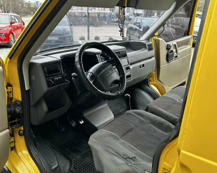 Желтый Фольксваген Transporter, объемом двигателя 1.9 л и пробегом 286 тыс. км за 4000 $, фото 19 на Automoto.ua