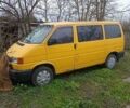 Желтый Фольксваген Transporter, объемом двигателя 1.9 л и пробегом 350 тыс. км за 4800 $, фото 1 на Automoto.ua