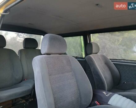 Желтый Фольксваген Transporter, объемом двигателя 1.9 л и пробегом 300 тыс. км за 5300 $, фото 23 на Automoto.ua