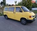 Желтый Фольксваген Transporter, объемом двигателя 1.9 л и пробегом 300 тыс. км за 5300 $, фото 1 на Automoto.ua
