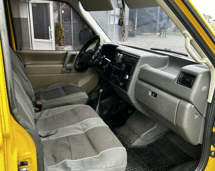 Желтый Фольксваген Transporter, объемом двигателя 1.9 л и пробегом 286 тыс. км за 4000 $, фото 17 на Automoto.ua