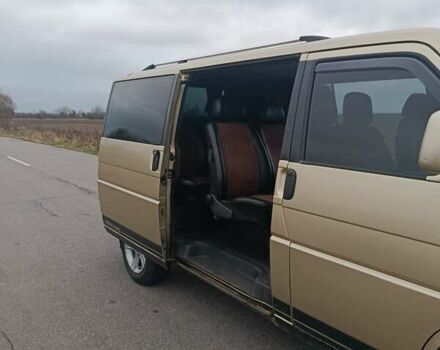 Желтый Фольксваген Transporter, объемом двигателя 2.38 л и пробегом 350 тыс. км за 7000 $, фото 5 на Automoto.ua