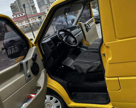 Желтый Фольксваген Transporter, объемом двигателя 1.9 л и пробегом 286 тыс. км за 4000 $, фото 20 на Automoto.ua