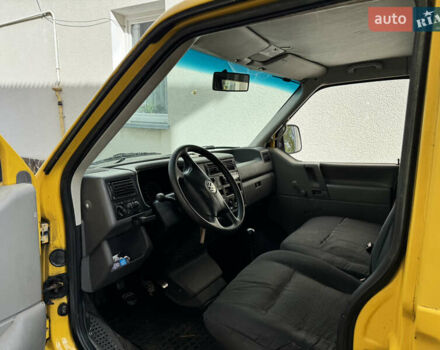 Желтый Фольксваген Transporter, объемом двигателя 1.9 л и пробегом 297 тыс. км за 4500 $, фото 8 на Automoto.ua