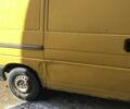 Желтый Фольксваген Transporter, объемом двигателя 1.9 л и пробегом 350 тыс. км за 3600 $, фото 4 на Automoto.ua