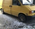 Желтый Фольксваген Transporter, объемом двигателя 1.9 л и пробегом 350 тыс. км за 3600 $, фото 5 на Automoto.ua