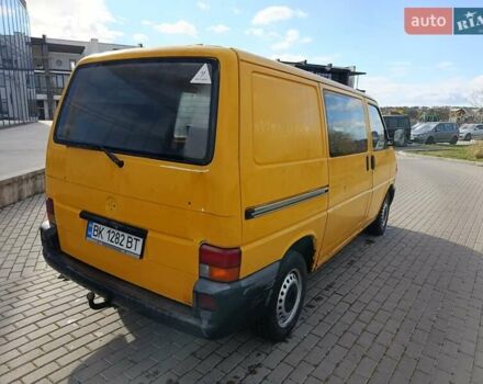 Желтый Фольксваген Transporter, объемом двигателя 2.46 л и пробегом 300 тыс. км за 3950 $, фото 1 на Automoto.ua