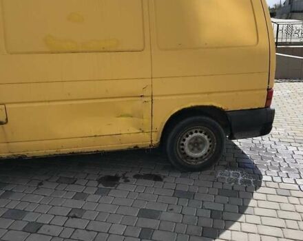 Желтый Фольксваген Transporter, объемом двигателя 1.9 л и пробегом 350 тыс. км за 3600 $, фото 1 на Automoto.ua