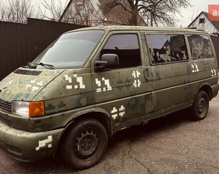 Желтый Фольксваген Transporter, объемом двигателя 2.4 л и пробегом 300 тыс. км за 3650 $, фото 1 на Automoto.ua