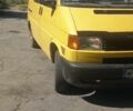 Желтый Фольксваген Transporter, объемом двигателя 1.9 л и пробегом 300 тыс. км за 3355 $, фото 1 на Automoto.ua