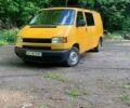Жовтий Фольксваген Transporter, об'ємом двигуна 2.5 л та пробігом 313 тис. км за 4300 $, фото 1 на Automoto.ua