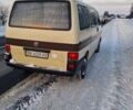 Желтый Фольксваген Transporter, объемом двигателя 2.5 л и пробегом 580 тыс. км за 4800 $, фото 1 на Automoto.ua