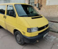 Желтый Фольксваген Transporter, объемом двигателя 2.5 л и пробегом 463 тыс. км за 5600 $, фото 1 на Automoto.ua