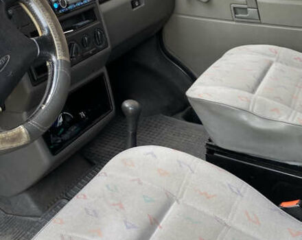 Желтый Фольксваген Transporter, объемом двигателя 1.9 л и пробегом 181 тыс. км за 6400 $, фото 3 на Automoto.ua