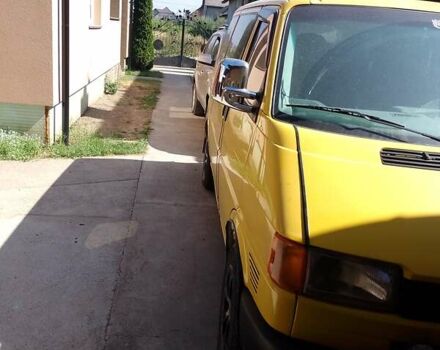 Желтый Фольксваген Transporter, объемом двигателя 2.5 л и пробегом 436 тыс. км за 5800 $, фото 2 на Automoto.ua