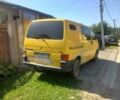 Желтый Фольксваген Transporter, объемом двигателя 2.5 л и пробегом 271 тыс. км за 4400 $, фото 1 на Automoto.ua
