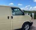 Желтый Фольксваген Transporter, объемом двигателя 2.5 л и пробегом 480 тыс. км за 5850 $, фото 1 на Automoto.ua