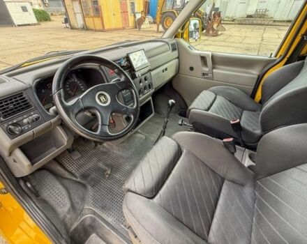 Желтый Фольксваген Transporter, объемом двигателя 2.5 л и пробегом 235 тыс. км за 2850 $, фото 7 на Automoto.ua