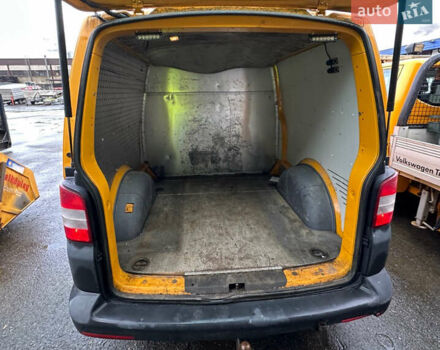 Жовтий Фольксваген Transporter, об'ємом двигуна 2 л та пробігом 160 тис. км за 12241 $, фото 7 на Automoto.ua