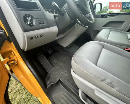 Жовтий Фольксваген Transporter, об'ємом двигуна 2 л та пробігом 160 тис. км за 12241 $, фото 10 на Automoto.ua