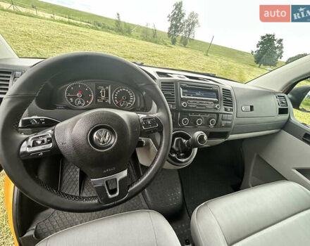 Жовтий Фольксваген Transporter, об'ємом двигуна 2 л та пробігом 160 тис. км за 12241 $, фото 11 на Automoto.ua
