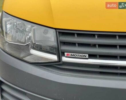 Желтый Фольксваген Transporter, объемом двигателя 2 л и пробегом 228 тыс. км за 21990 $, фото 4 на Automoto.ua