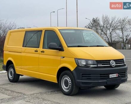 Желтый Фольксваген Transporter, объемом двигателя 2 л и пробегом 228 тыс. км за 21990 $, фото 1 на Automoto.ua