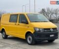 Желтый Фольксваген Transporter, объемом двигателя 2 л и пробегом 228 тыс. км за 21990 $, фото 1 на Automoto.ua