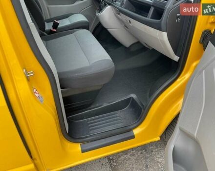 Желтый Фольксваген Transporter, объемом двигателя 2 л и пробегом 228 тыс. км за 21990 $, фото 20 на Automoto.ua