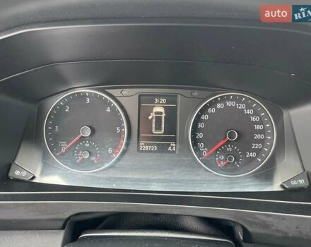 Желтый Фольксваген Transporter, объемом двигателя 2 л и пробегом 228 тыс. км за 21990 $, фото 11 на Automoto.ua