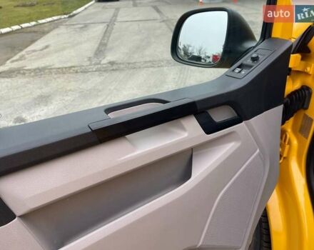 Желтый Фольксваген Transporter, объемом двигателя 2 л и пробегом 228 тыс. км за 21990 $, фото 14 на Automoto.ua