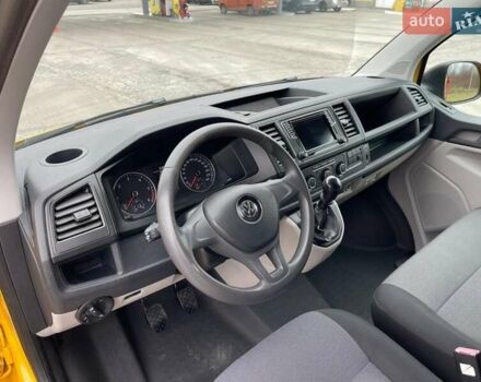 Желтый Фольксваген Transporter, объемом двигателя 2 л и пробегом 228 тыс. км за 21990 $, фото 10 на Automoto.ua