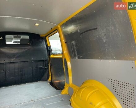 Желтый Фольксваген Transporter, объемом двигателя 2 л и пробегом 228 тыс. км за 21990 $, фото 24 на Automoto.ua