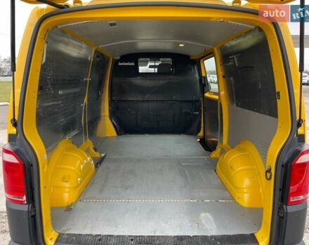 Желтый Фольксваген Transporter, объемом двигателя 2 л и пробегом 228 тыс. км за 21990 $, фото 28 на Automoto.ua